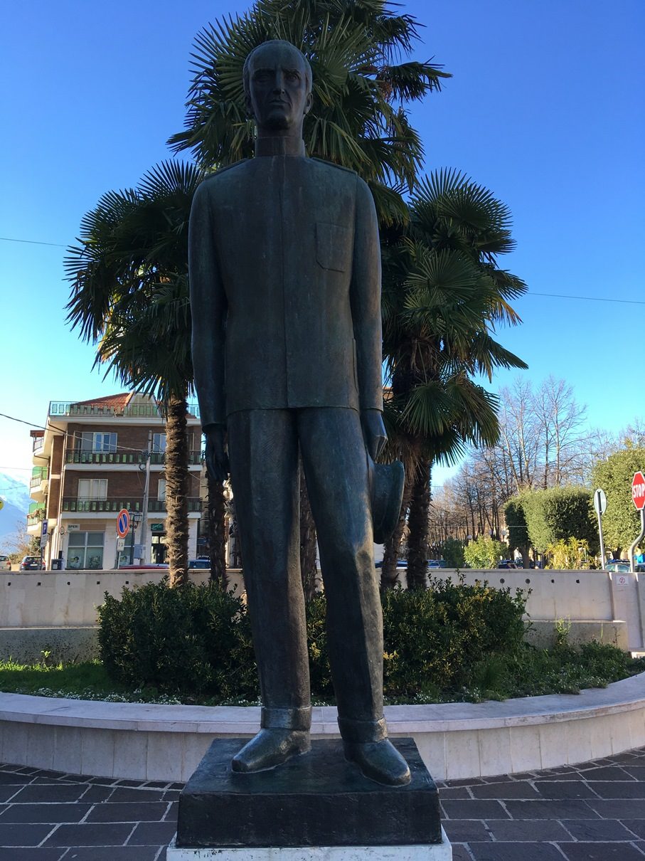 Raffaele Paolucci's statue, Orsogna (6).JPG